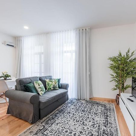 Lovelystay - 1Br Flat W Ac And Balcony By Aliados Porto Eksteriør bilde