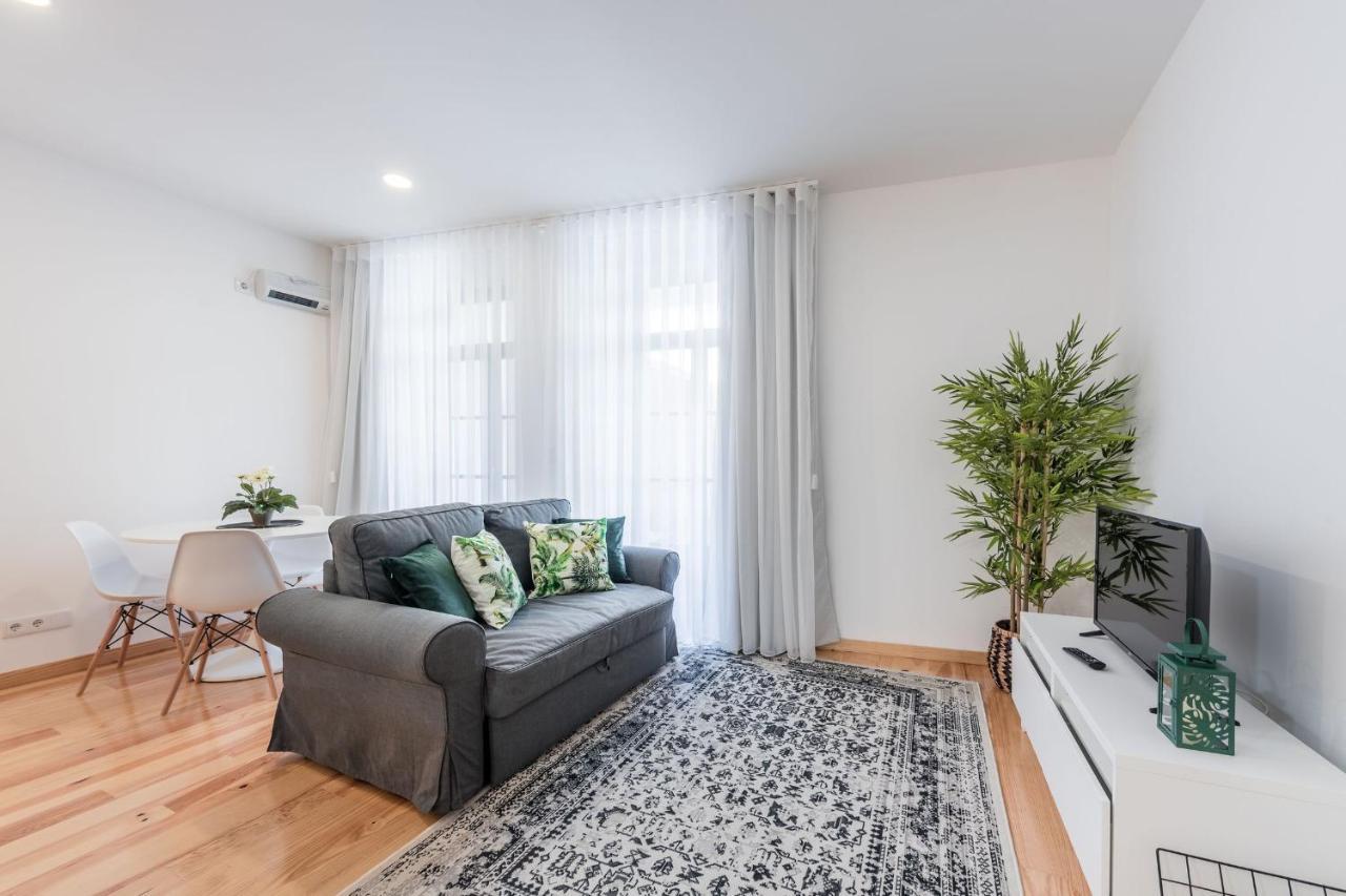 Lovelystay - 1Br Flat W Ac And Balcony By Aliados Porto Eksteriør bilde