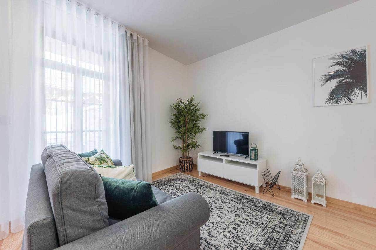 Lovelystay - 1Br Flat W Ac And Balcony By Aliados Porto Eksteriør bilde